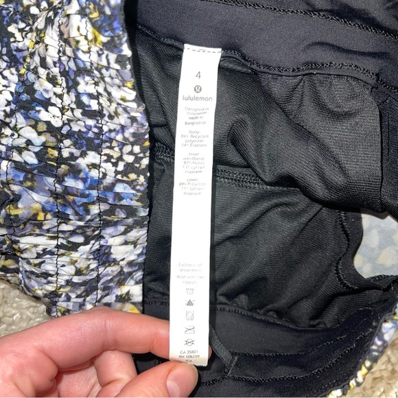 Lululemon Tracker Short V Women's Size 4 US Purple White Floral 4" Inseam Run - Picture 10 of 10